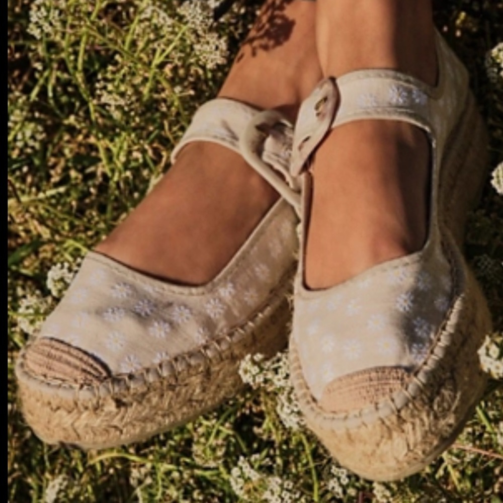 Free People Surfside Ecru Daisy Espadrille Mary Janes Sz. 7